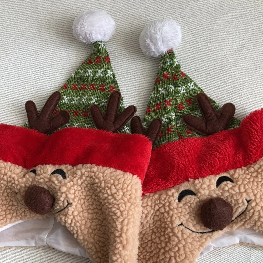2 matching Reindeer hats 🧑‍🎄